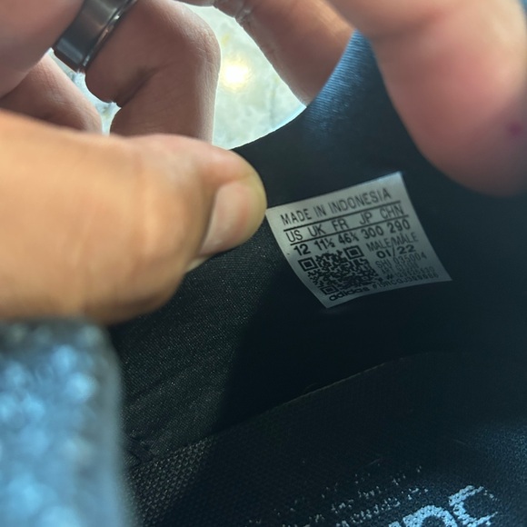 Adidas Swift Run 22 Black on Black - Picture 7 of 7